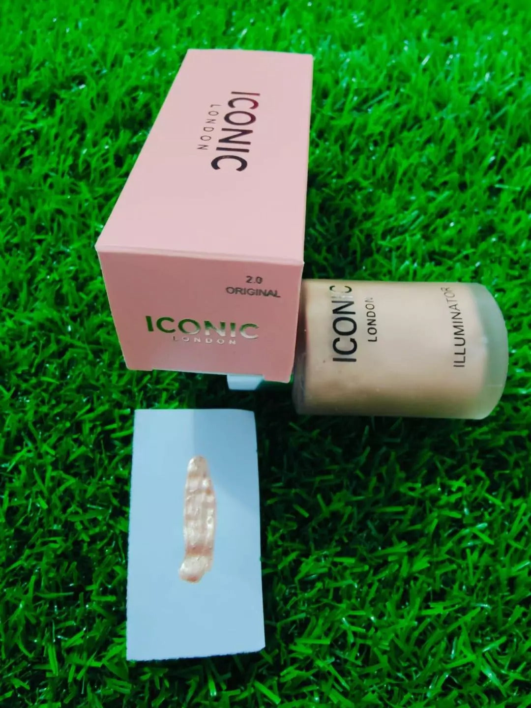 ICONIC ILLUMINATOR SHINE LIQUID HIGHLIGHTER