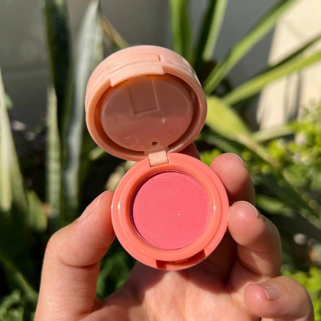 Mocallure 3 in 1 blusher highlighter (Random color)