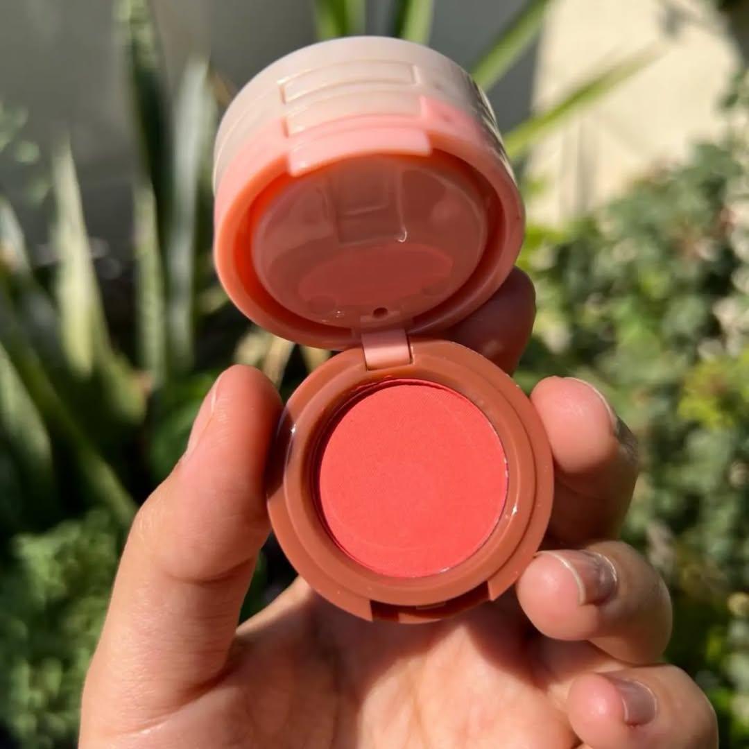 Mocallure 3 in 1 blusher highlighter (Random color)